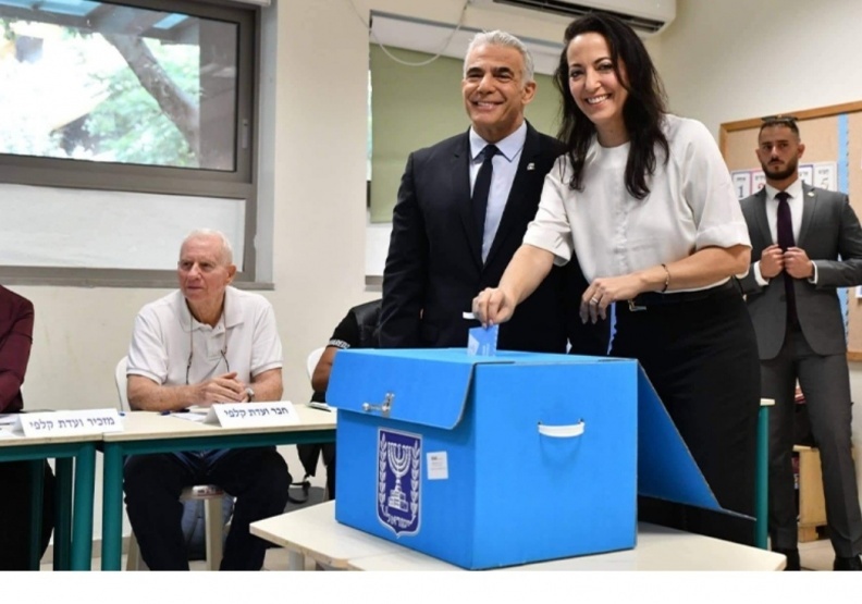 زوجة لابيد ترفع قضية تشهير ضد حاخام يهودي