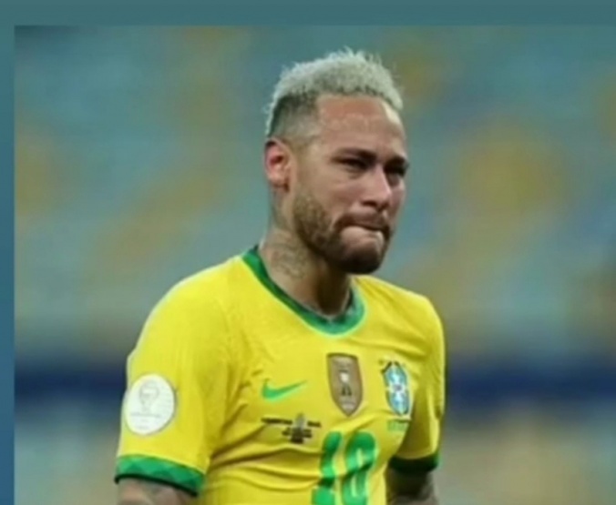 نيمار اللاعب البرازيلي يبكي بعد الخسارة الفادحة 