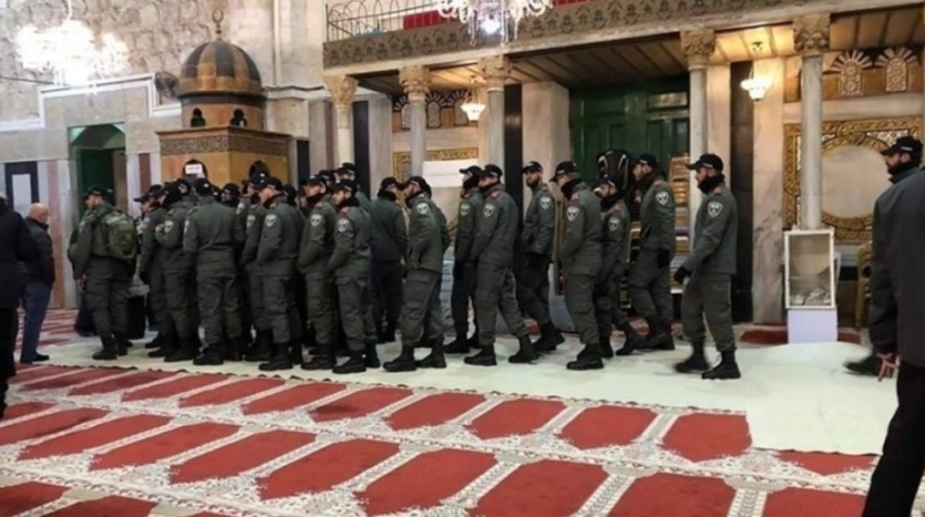 جيش الاحتلال يقتحم الحرم الإبراهيمي الشريف في الخليل 
