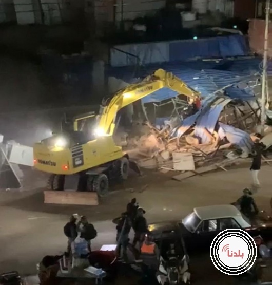 قوات الاحتلال تهدم منشآت تجارية في بلدة حزما