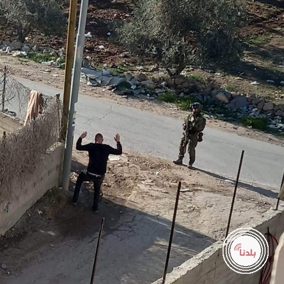 الاحتلال يحاصر مبنى في بيت لحم ويعتقل شابين