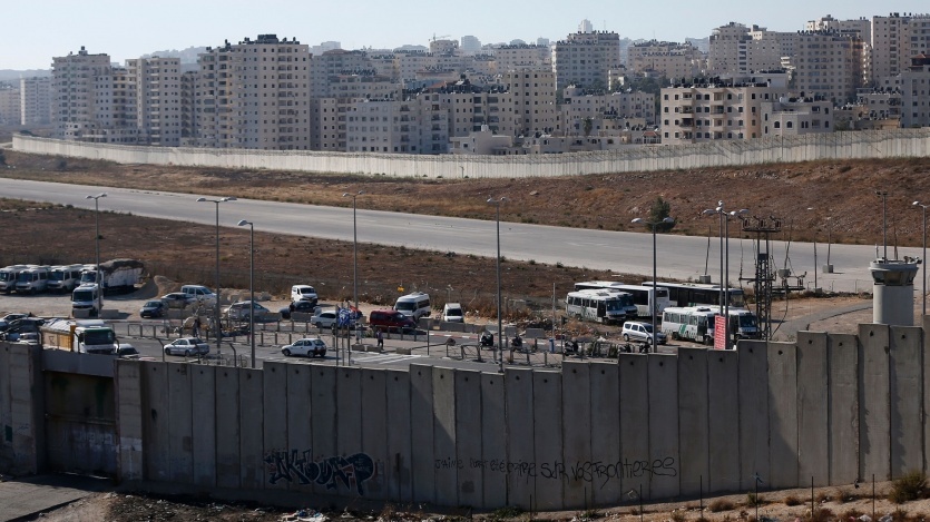  الاحتلال يخطط لإقامة مستوطنة على أراضي مطار القدس الدولي قرب مخيم قلنديا