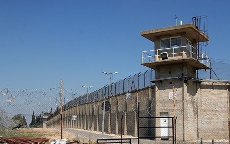 لليوم الخامس: الأسرى يواصلون "العصيان" الجماعي ضد إدارة سجون الاحتلال