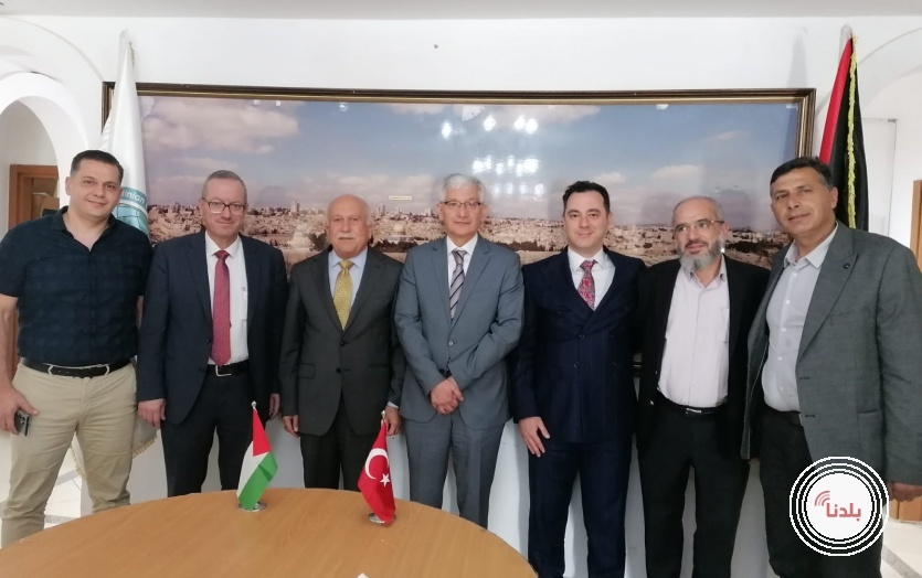 اتحاد جمعيات رجال الأعمال والسفير التركي يبحثان سبل تطوير التعاون المشترك.