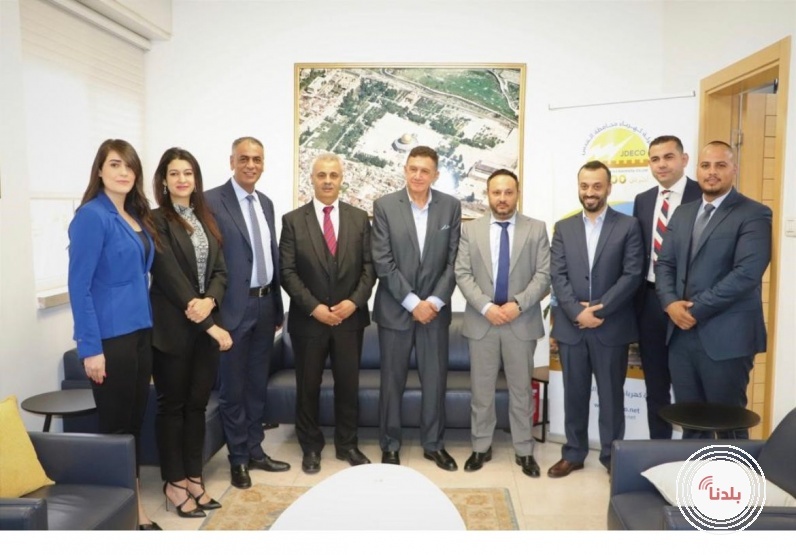 "كهرباء القدس" والبنك العربي يوقعان اتفاقية تطوير خدمات الدفع الالكترونية