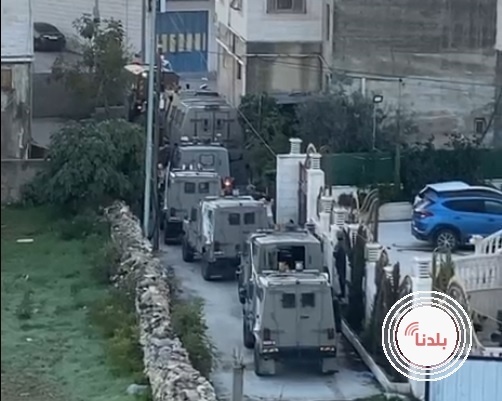 الاحتلال يعتقل أكثر من 25 مواطنا ويحول منزل أسير لمركز تحقيق في الخليل