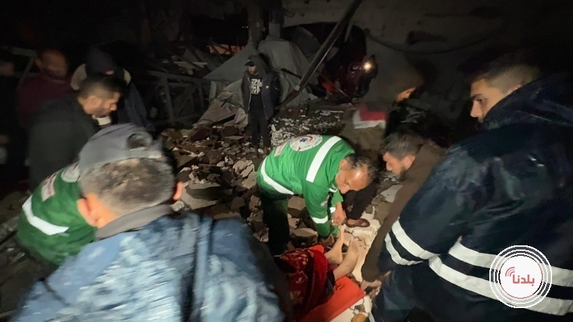 4 شهداء ومصابين اثر انهيارات بمنازل وجدران وقصف جوي ومدفعي بقطاع غزة