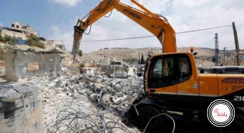 قوات الاحتلال تهدم منزلًا ومغارة في بلدة بيت أمر شمال الخليل