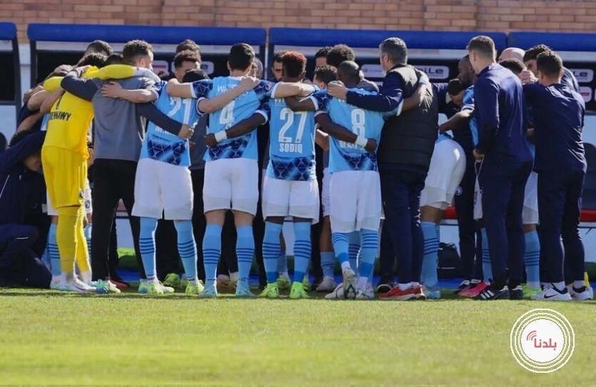 نجوا بأعجوبة بعد "سقوط حر".. واقعة صادمة تهز فريق كرة قدم في مصر