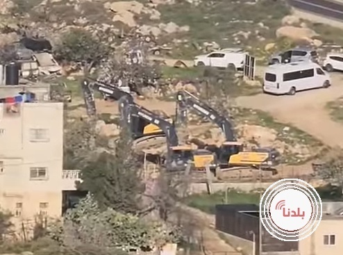 قوات الاحتلال تهدم عمارة سكنية في مدينة الخليل