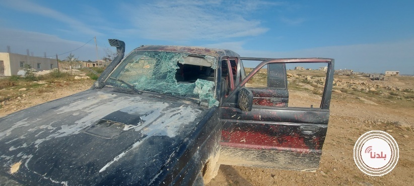 جيش الاحتلال يعتقل عمالا ويدمر مركبة جنوب الخليل