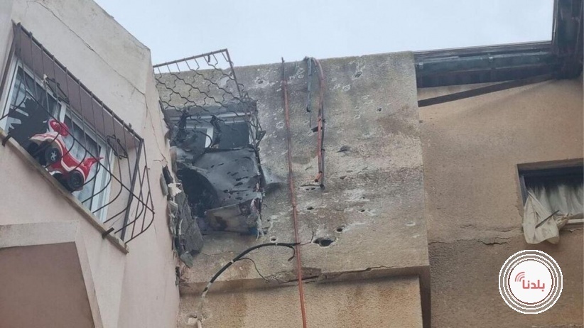 إصابة مبنى في بني براك بتل أبيب وحرائق في حولون وبيتاح تكفا