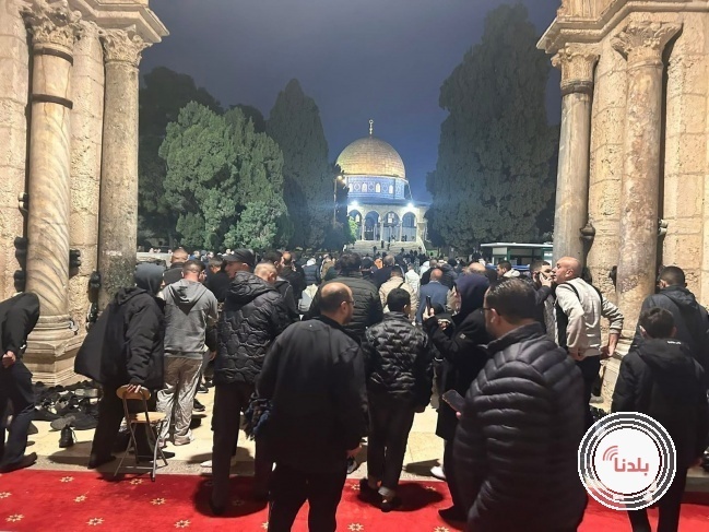 بعد 40 يوما من الإغلاق: آلاف المصلين يؤدون الفجر بـ"الاقصى" وسط إجراءات مشددة