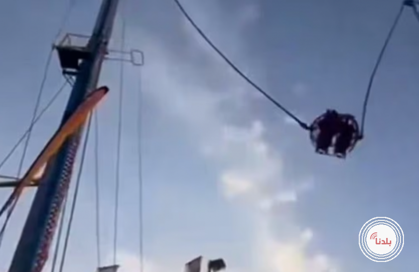 لقطات تحبس الأنفاس.. سقوط مروع لركاب "المقلاع" بملاهي إشبيلية بعد انقطاع مفاجئ لكابل اللعبة