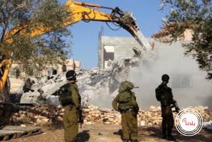 الاحتلال يشرع بعمليات هدم في بلدة الرام شمال القدس
