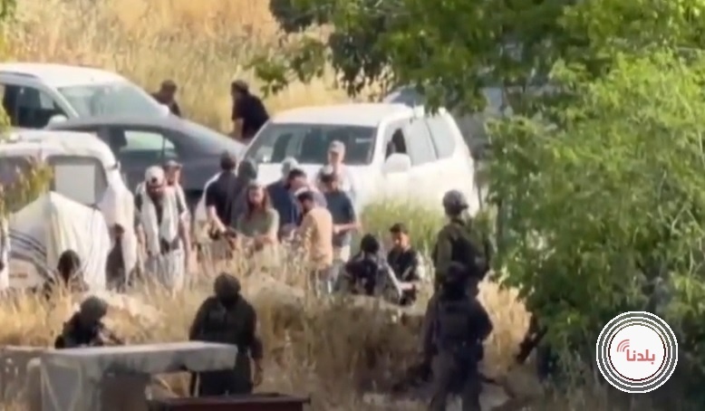 لليوم الثاني: مستوطنون يؤدون طقوساً تلمودية عند مدخل سنجل