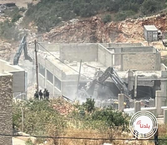 الاحتلال يهدم منازل ومبانٍ ومنشآت تجارية في برطعة الشرقية