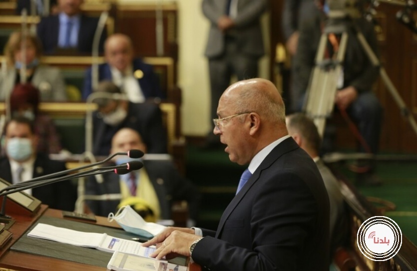 تصريح لوزير النقل بشأن قروض وزارته يشعل جدلا واسعا في مصر