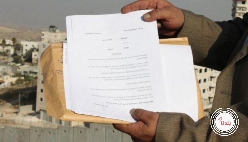 الاحتلال يخطر بهدم منزل وبركس في زعترة شرق بيت لحم