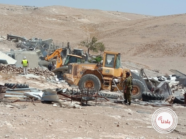 يطا: جرافات الاحتلال تواصل محو خربة التبان من الوجود