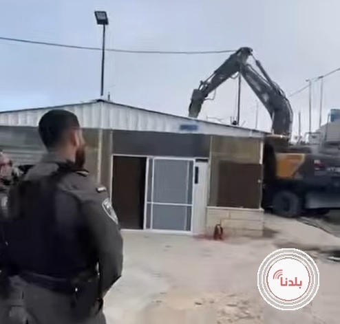 جرافات الاحتلال تهدم منزلا لعائلة أبو ميالة في بيت حنينا