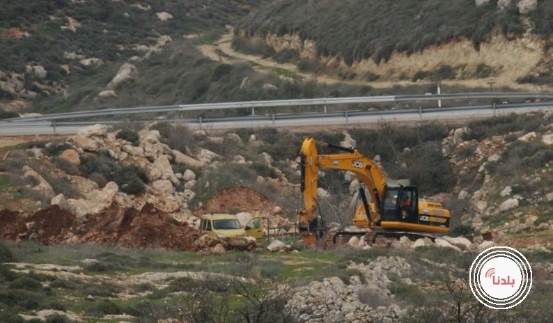 جنين: الاحتلال يجرف 250 دونما في دير أبو ضعيف ويخطر بهدم منشآت ومنازل في عابا