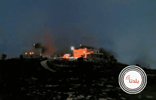 تحت أنظار جيش الاحتلال.. المستوطنون يحرقون منزل عائلة فلسطينية في نابلس