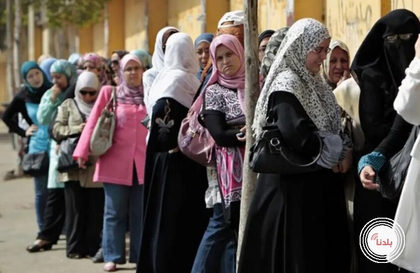 أزمة في مصر بسبب "تعري المرأة".. وعبد الله رشدي يرد